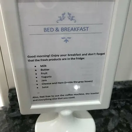 With Private Wc, Near Lisbon Bed & Breakfast Carnaxide